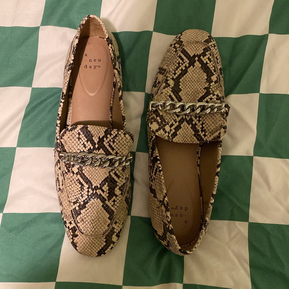 womens 9.5 Snake print chain Loafers a new day flat shoe office work mule brown